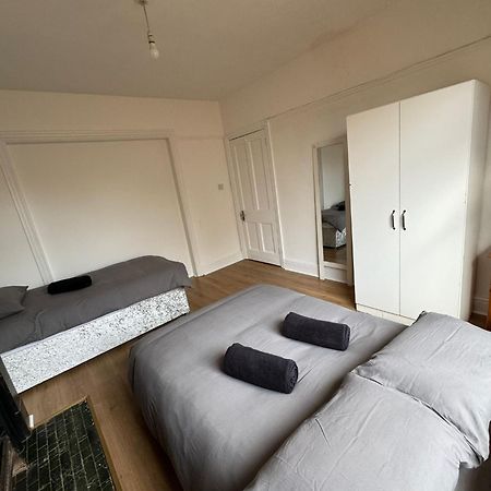 Very Nice Triple Room At 2 Iveragh Rd-5 Dublin Eksteriør billede