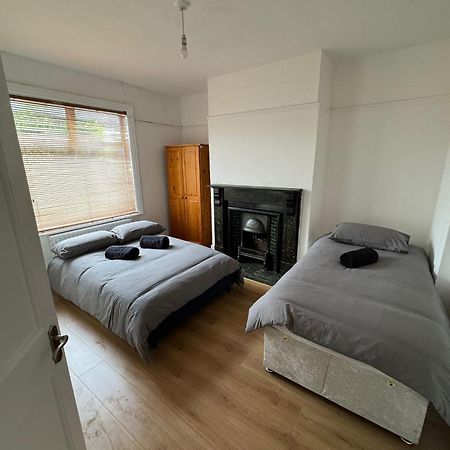 Very Nice Triple Room At 2 Iveragh Rd-5 Dublin Eksteriør billede