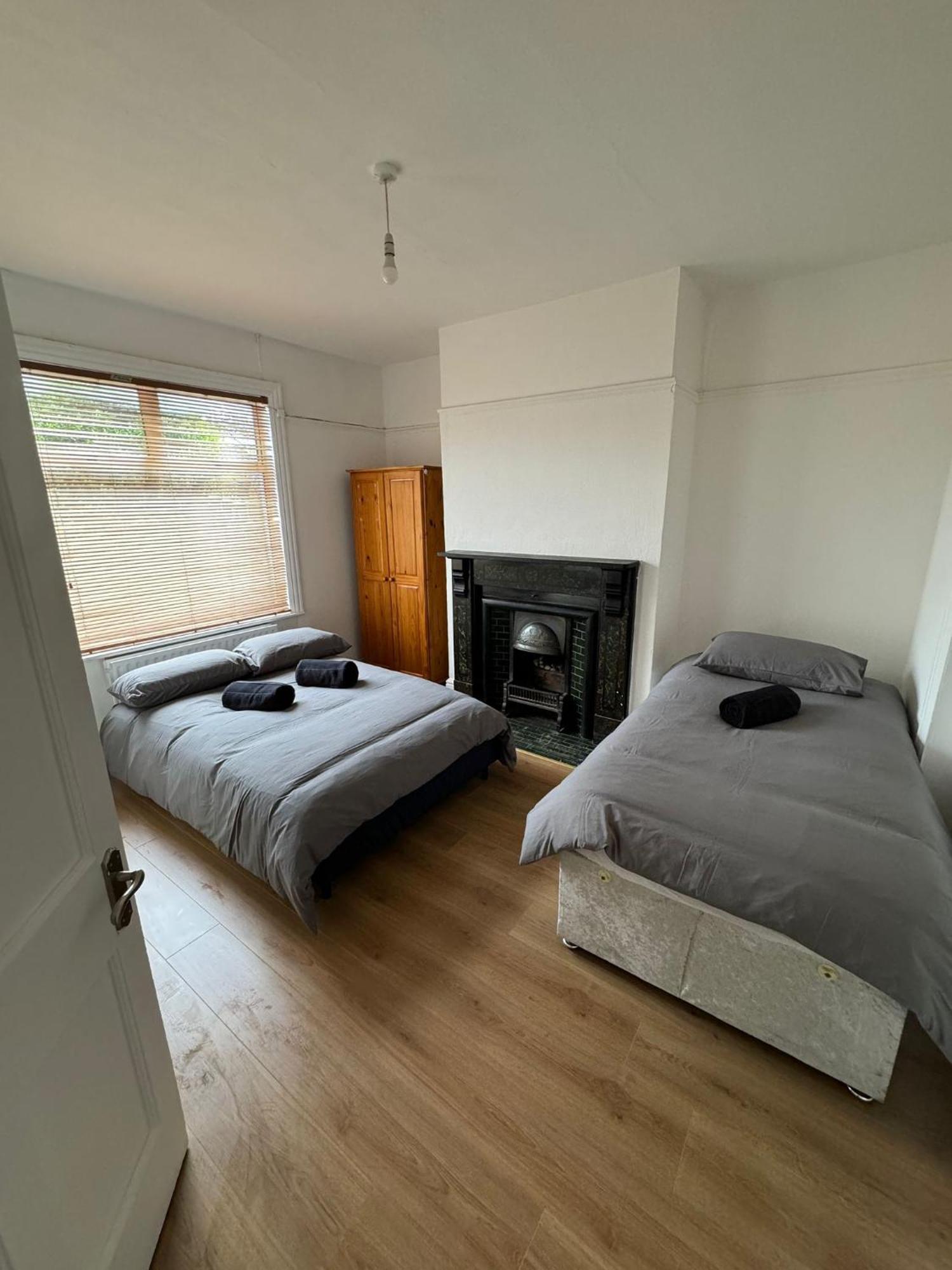 Very Nice Triple Room At 2 Iveragh Rd-5 Dublin Eksteriør billede